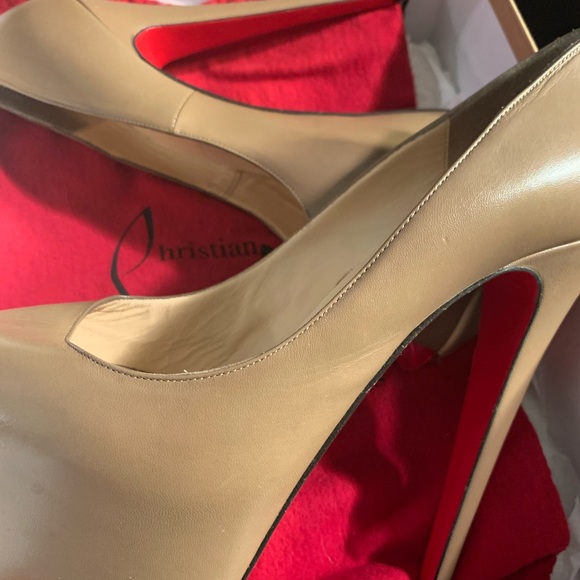 Christian Louboutin - Picture 14 of 15